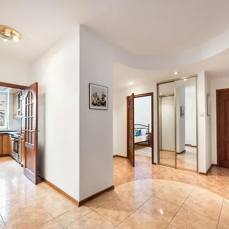 Wola Norblin Spacious Apartment Warsaw